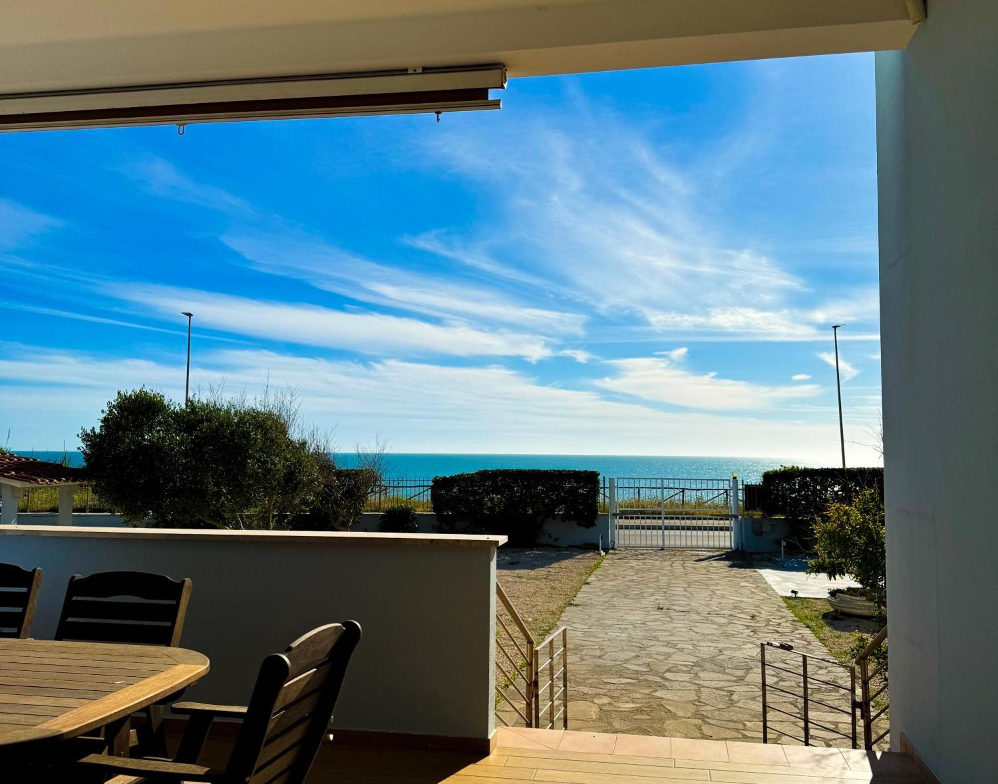 Edo House Anzio - Beachfront - Fronte Mare - Affittacamere Εξωτερικό φωτογραφία